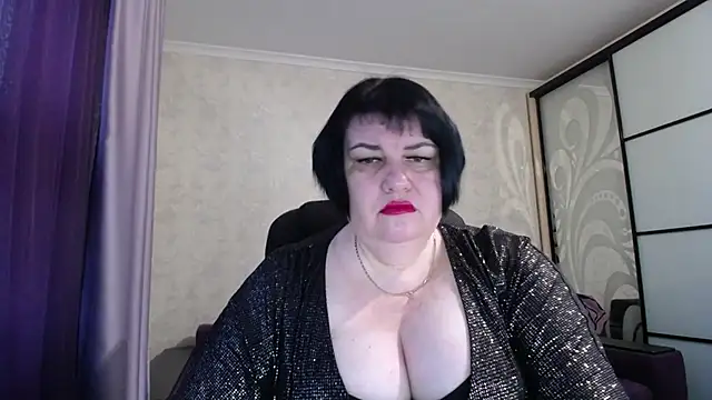 Snapshot of JuicyLady_Di chatting on 12-01-25, 05:45 JuicyLady Di online show from 12-01-25, 05:45