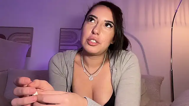 Snapshot of SissiVienna chatting on 12-18-25, 06:47 SissiVienna online show from 12-18-25, 06:47