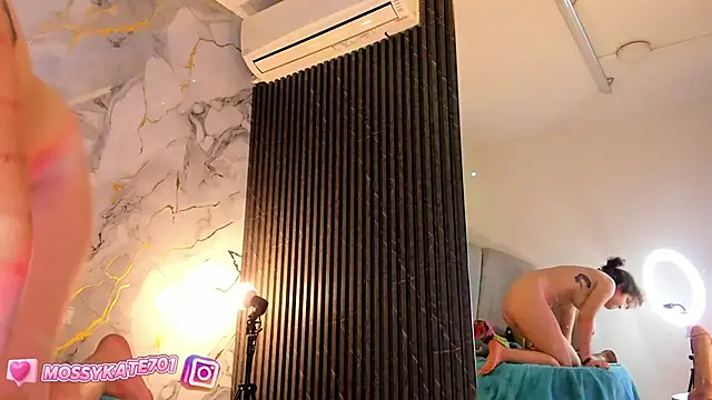 Katemoss70 online show from 02-20-25, 09:31