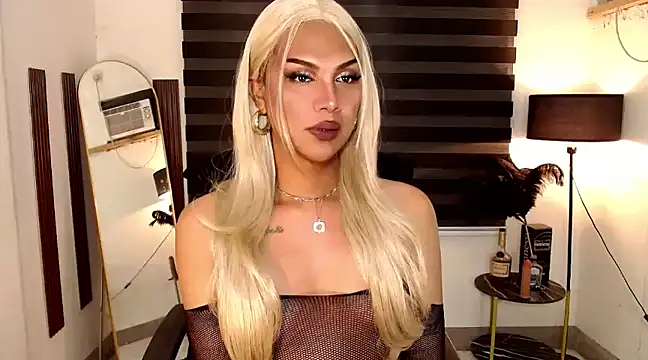 Snapshot of SarahAmber chatting on 12-02-24, 03:47 SarahAmber online show from 12-02-24, 03:47