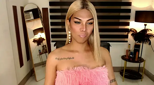 Snapshot of SarahAmber chatting on 01-22-25, 03:29 SarahAmber online show from 01-22-25, 03:29