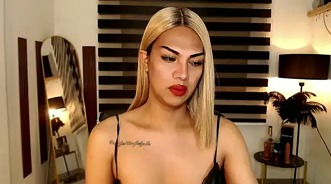 Snapshot of SarahAmber chatting on 01-26-25, 07:41 SarahAmber online show from 01-26-25, 07:41