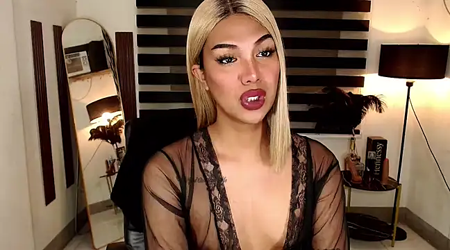 Snapshot of SarahAmber chatting on 02-26-25, 04:14 SarahAmber online show from 02-26-25, 04:14