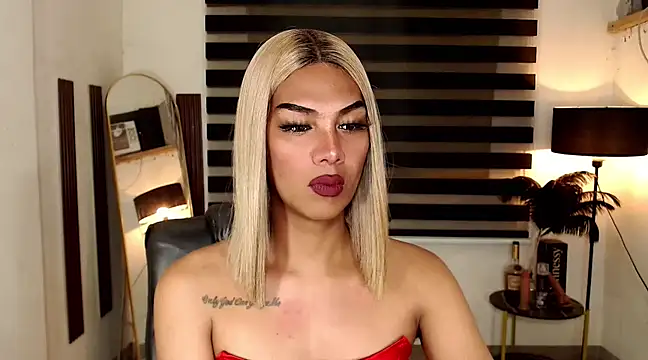 Snapshot of SarahAmber chatting on 03-13-25, 04:01 SarahAmber online show from 03-13-25, 04:01