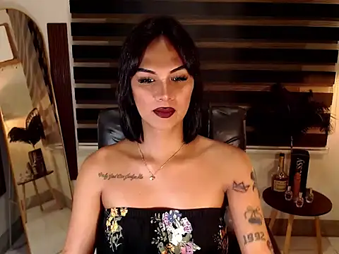 Snapshot of SarahAmber chatting on 10-11-25, 11:20 SarahAmber online show from 10-11-25, 11:20