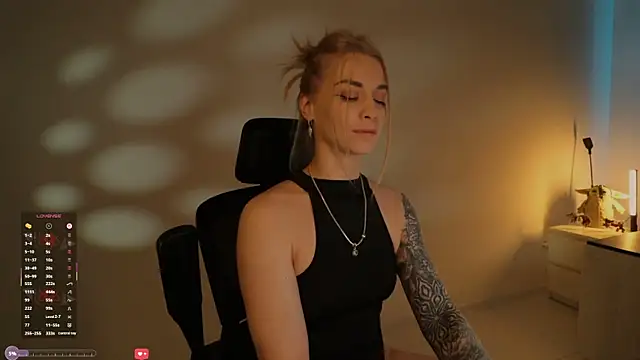 Snapshot of AskAlexa chatting on 11-15-25, 07:05 AskAlexa online show from 11-15-25, 07:05