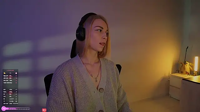 Snapshot of AskAlexa chatting on 11-18-25, 09:03 AskAlexa online show from 11-18-25, 09:03