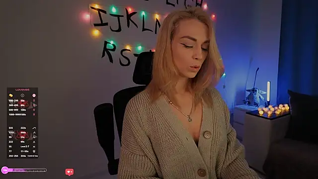 Snapshot of AskAlexa chatting on 11-26-25, 12:28 AskAlexa online show from 11-26-25, 12:28