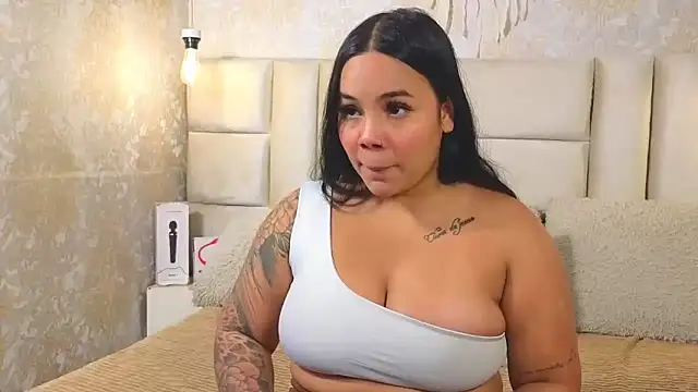 EmilyQueen3x online show from 05-15-26, 01:51