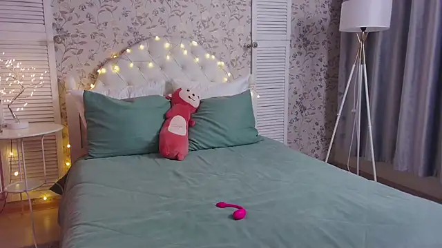 Snapshot of Wendy-Darling chatting on 02-14-26, 01:35 Wendy-Darling online show from 02-14-26, 01:35