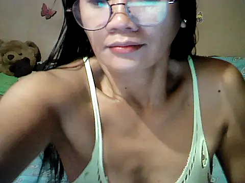 Snapshot of Mia_Rein chatting on 05-02-26, 02:05 Mia Rein online show from 05-02-26, 02:05