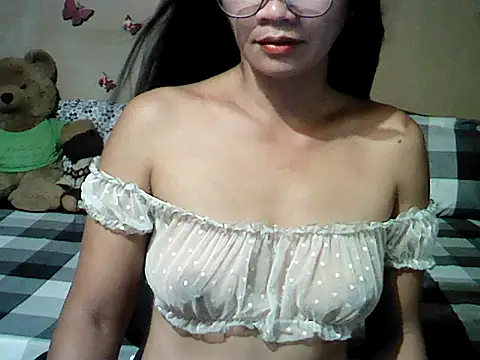 Snapshot of Mia_Rein chatting on 06-07-26, 02:10 Mia Rein online show from 06-07-26, 02:10