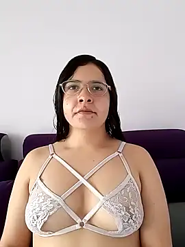 MiaLaurenzz online show from 10-27-25, 08:02