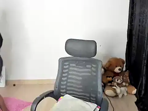 Snapshot of _Hello_Titty_ chatting on 02-25-25, 12:47 Hello Titty online show from 02-25-25, 12:47