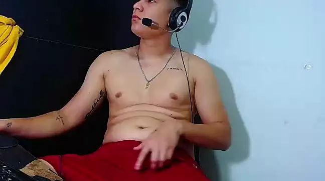 Snapshot of PhoenixGnz chatting on 03-01-25, 04:44 PhoenixGnz online show from 03-01-25, 04:44