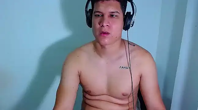 Snapshot of PhoenixGnz chatting on 03-11-25, 10:18 PhoenixGnz online show from 03-11-25, 10:18