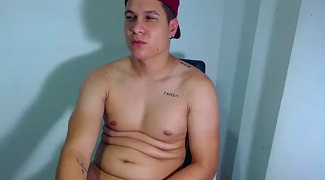 Snapshot of PhoenixGnz chatting on 03-15-25, 07:42 PhoenixGnz online show from 03-15-25, 07:42