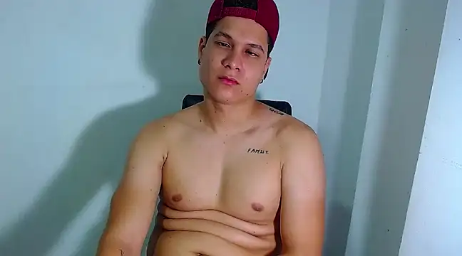 Snapshot of PhoenixGnz chatting on 03-15-25, 11:40 PhoenixGnz online show from 03-15-25, 11:40