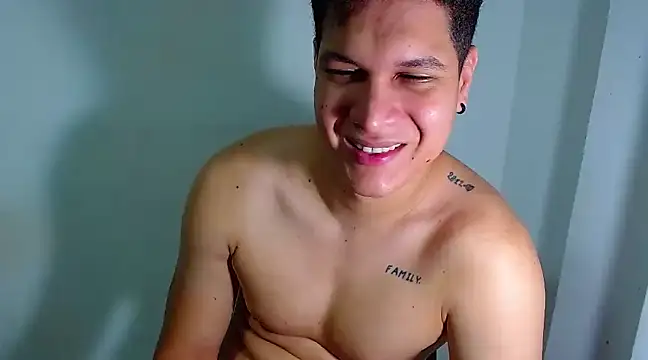 Snapshot of PhoenixGnz chatting on 03-15-25, 10:22 PhoenixGnz online show from 03-15-25, 10:22