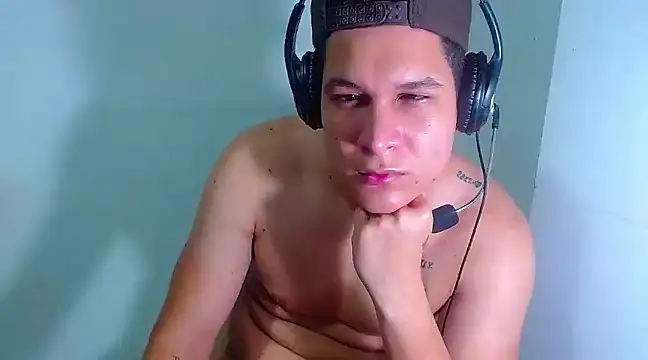 Snapshot of PhoenixGnz chatting on 03-18-25, 03:42 PhoenixGnz online show from 03-18-25, 03:42