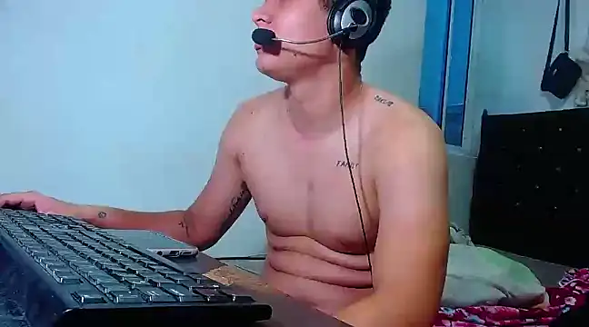 Snapshot of PhoenixGnz chatting on 03-21-25, 05:02 PhoenixGnz online show from 03-21-25, 05:02