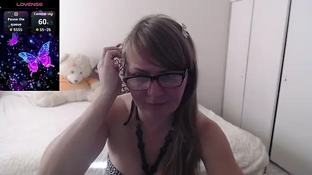 MargotLot online show from 09-28-25, 04:18