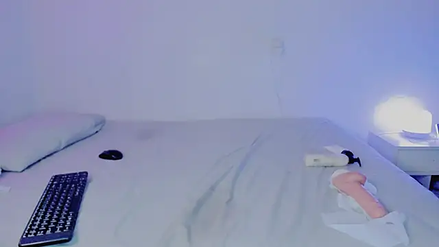 Snapshot of Amelia75 chatting on 12-30-24, 02:31 Amelia75 online show from 12-30-24, 02:31