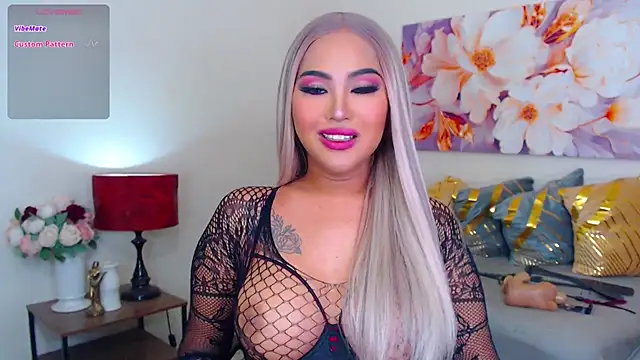 Snapshot of HugeCock_Savanna chatting on 10-26-25, 02:39 HugeCock Savanna online show from 10-26-25, 02:39