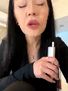 Snapshot of denise_k chatting on 01-11-26, 12:43 denise k online show from 01-11-26, 12:43