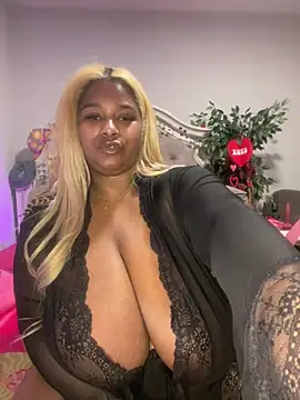 Snapshot of BigFineSelena chatting on 01-31-25, 12:40 BigFineSelena online show from 01-31-25, 12:40