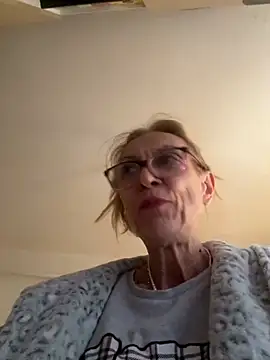 adella13 online show from 12-17-24, 08:01