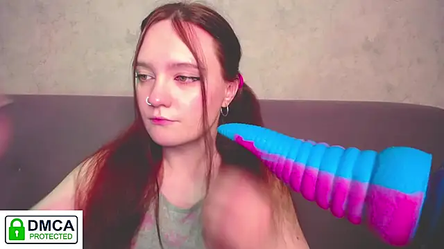 Snapshot of Alyssa___Scarlet chatting on 11-28-25, 02:25 Alyssa Scarlet online show from 11-28-25, 02:25