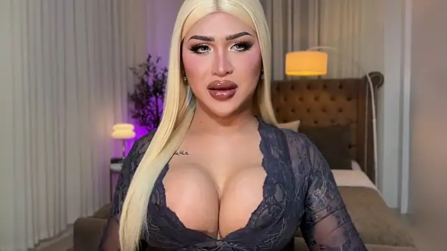 Your Majesty Tyra online show from 10-19-25, 04:02