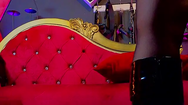 PerlaDivaio online show from 10-18-25, 02:18