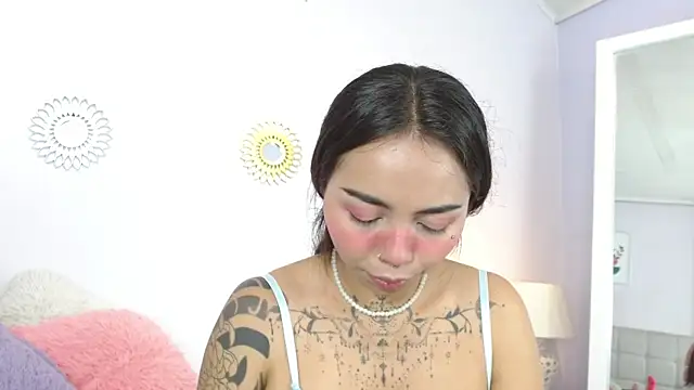 miss soffi  online show from 12-18-25, 12:33