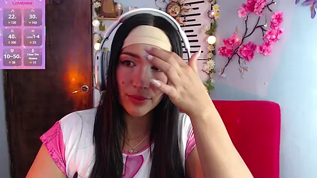 Lauraa22 online show from 03-13-26, 06:47