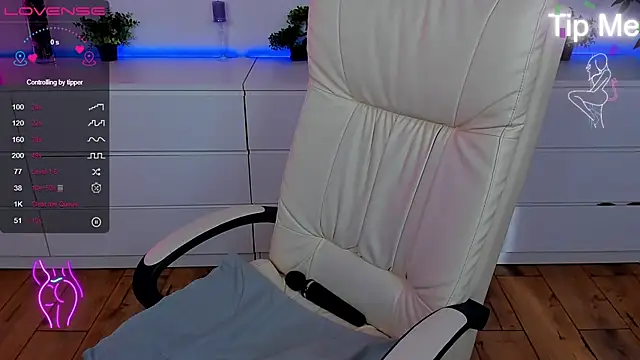 Kamilla Hot online show from 03-11-25, 12:50