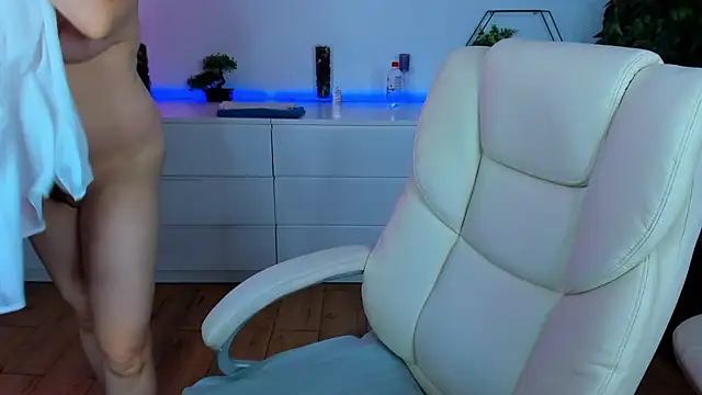 Kamilla Hot online show from 10-10-25, 05:56