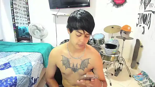 Snapshot of Zack_falcon chatting on 03-05-25, 08:32 Zack falcon online show from 03-05-25, 08:32