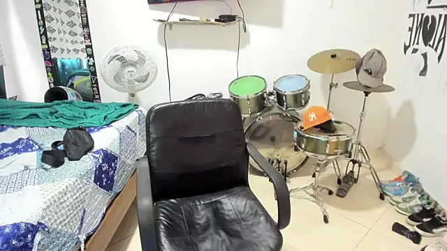 Snapshot of Zack_falcon chatting on 03-14-25, 08:49 Zack falcon online show from 03-14-25, 08:49