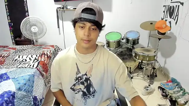 Snapshot of Zack_falcon chatting on 09-11-25, 03:28 Zack falcon online show from 09-11-25, 03:28