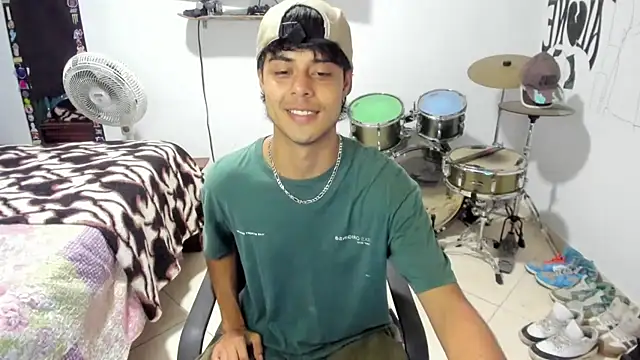 Snapshot of Zack_falcon chatting on 11-04-25, 02:54 Zack falcon online show from 11-04-25, 02:54