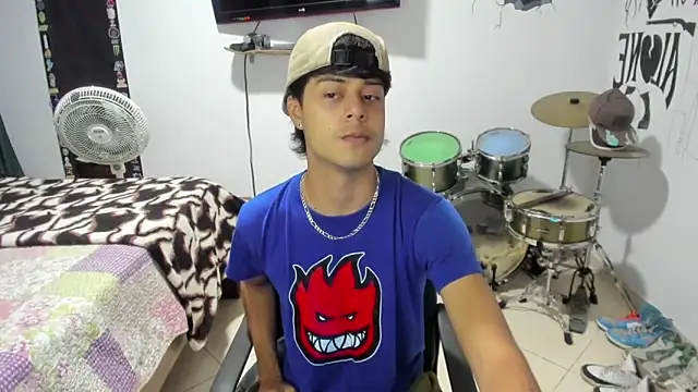 Snapshot of Zack_falcon chatting on 11-06-25, 03:51 Zack falcon online show from 11-06-25, 03:51