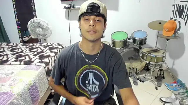 Snapshot of Zack_falcon chatting on 11-11-25, 04:34 Zack falcon online show from 11-11-25, 04:34