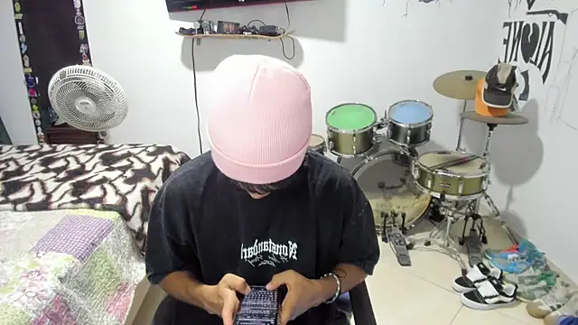 Snapshot of Zack_falcon chatting on 12-03-25, 04:09 Zack falcon online show from 12-03-25, 04:09