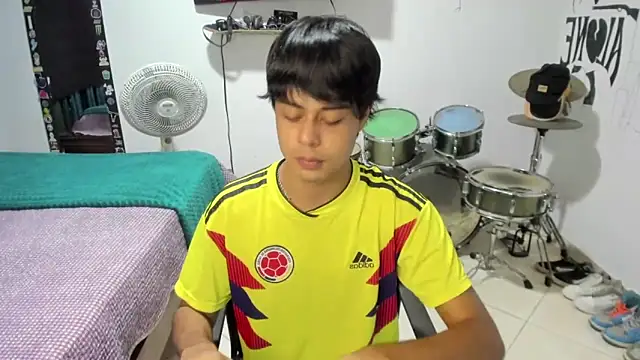 Snapshot of Zack_falcon chatting on 03-17-26, 02:27 Zack falcon online show from 03-17-26, 02:27