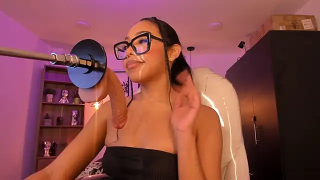 Olivia ds online show from 12-30-24, 07:04