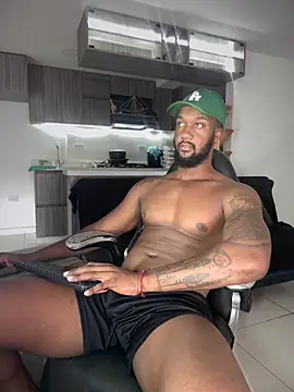 Snapshot of blackdrey18 chatting on 09-20-25, 02:40 blackdrey18 online show from 09-20-25, 02:40