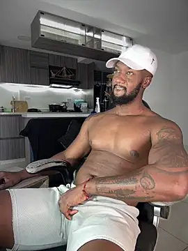 Snapshot of blackdrey18 chatting on 09-26-25, 04:33 blackdrey18 online show from 09-26-25, 04:33