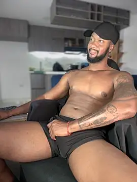 Snapshot of blackdrey18 chatting on 10-20-25, 02:28 blackdrey18 online show from 10-20-25, 02:28